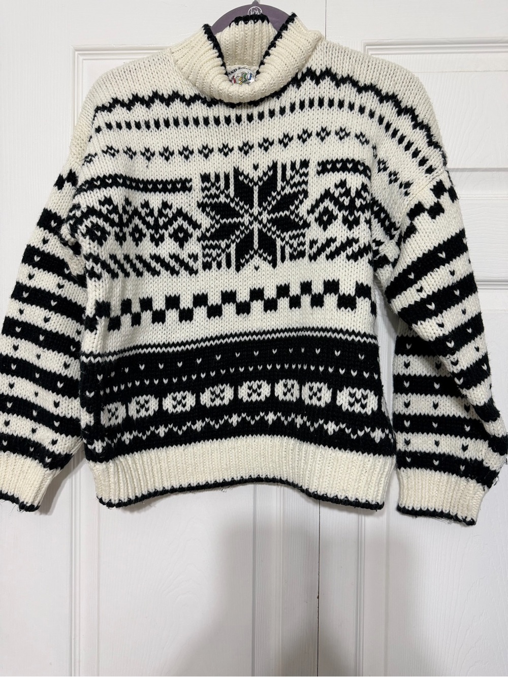 Vintage Ricki Division of Miss Erika black and white sweater size Medium
